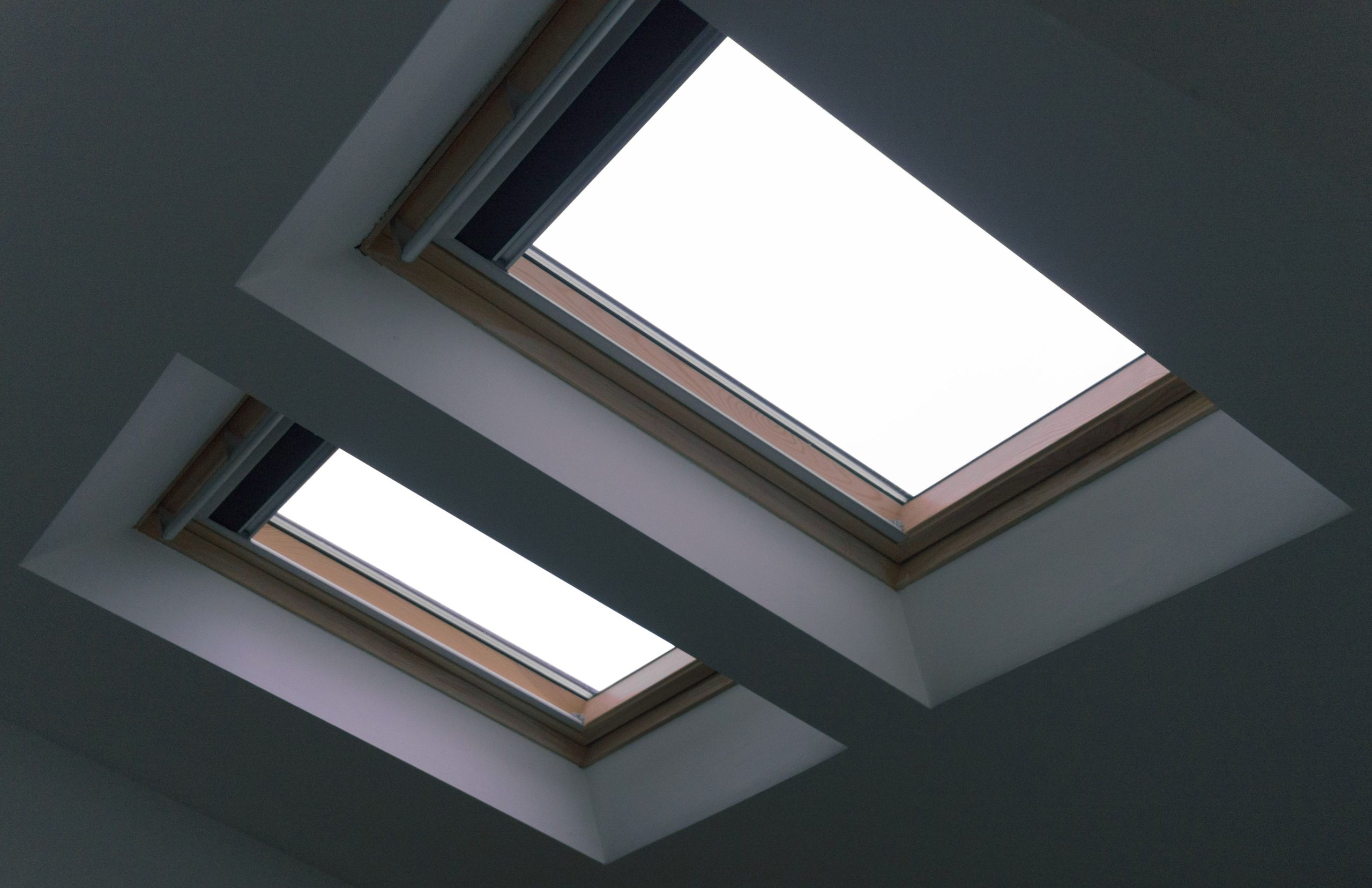 Puits de lumière moderne dans intérieur contemporain