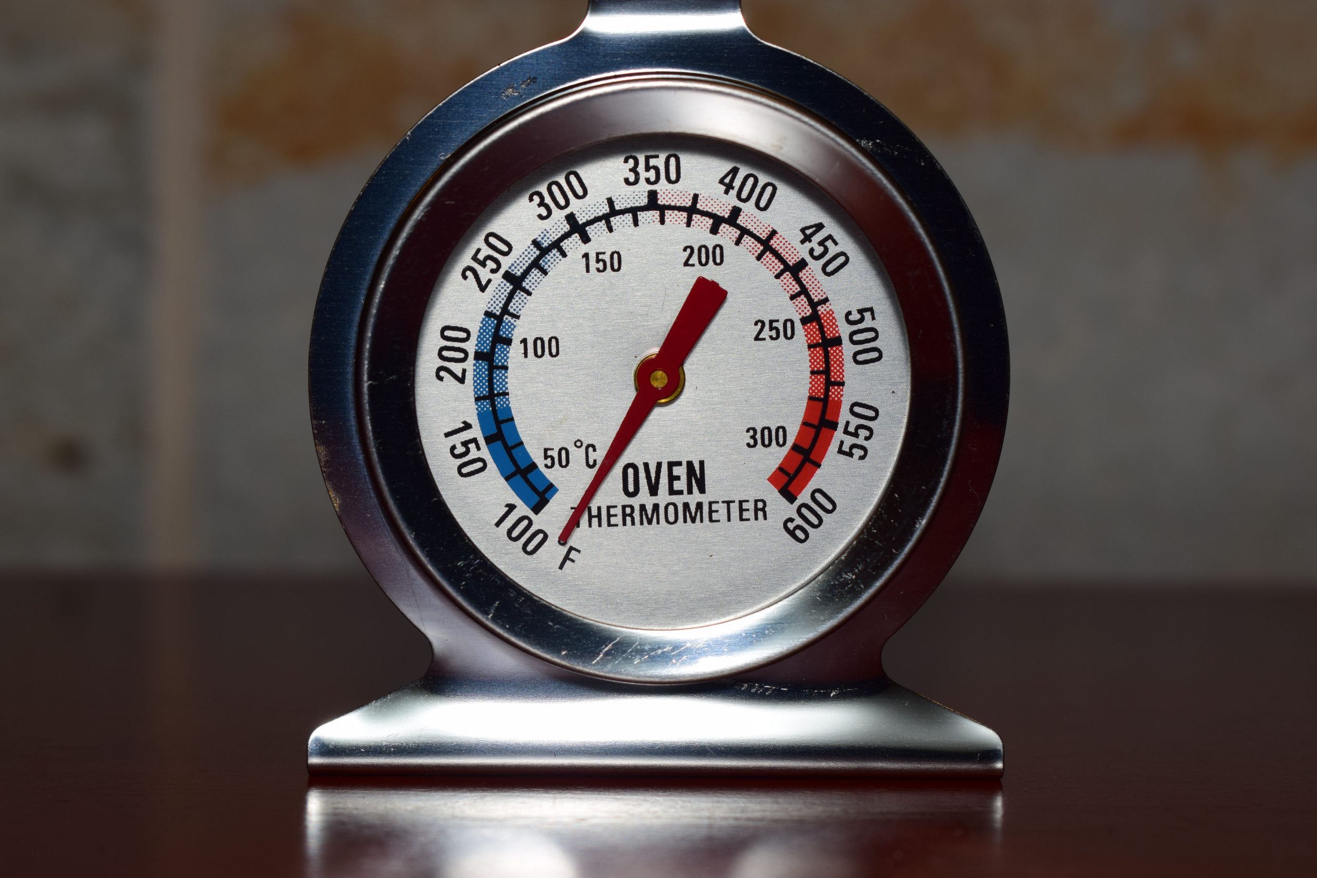 Thermomètre four indiquant degrés